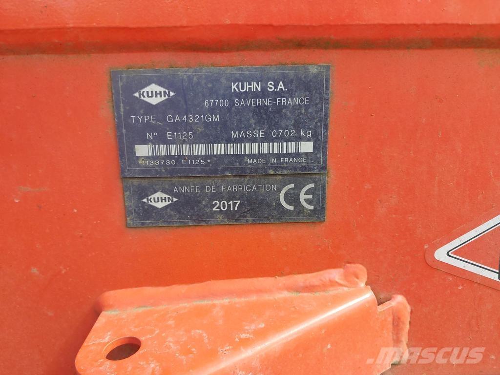 Kuhn 4321 Obracače a zhrabovače sena