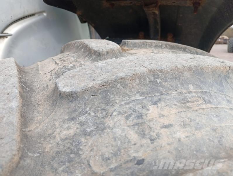 Valtra N122 Traktory