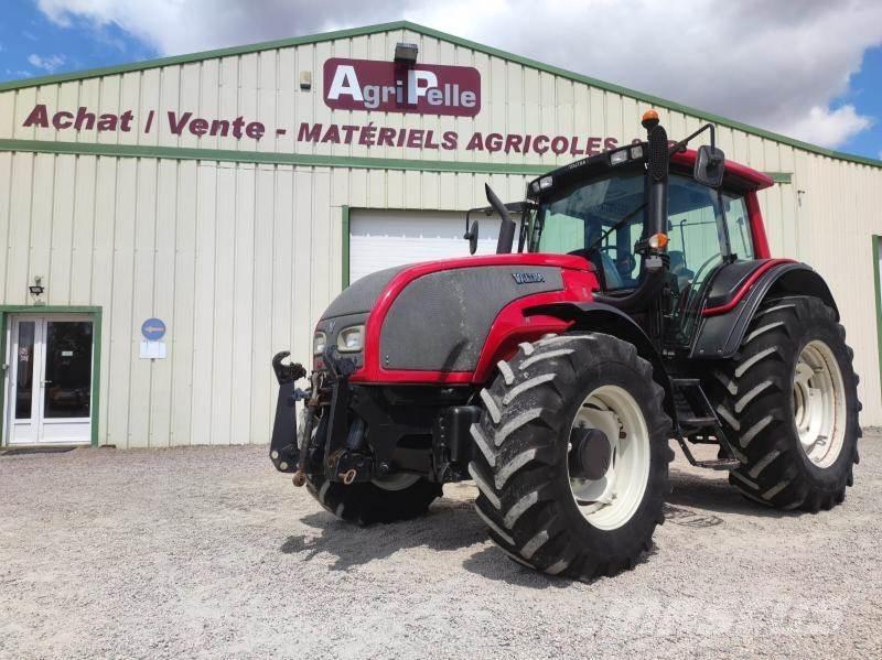 Valtra T151 Traktory