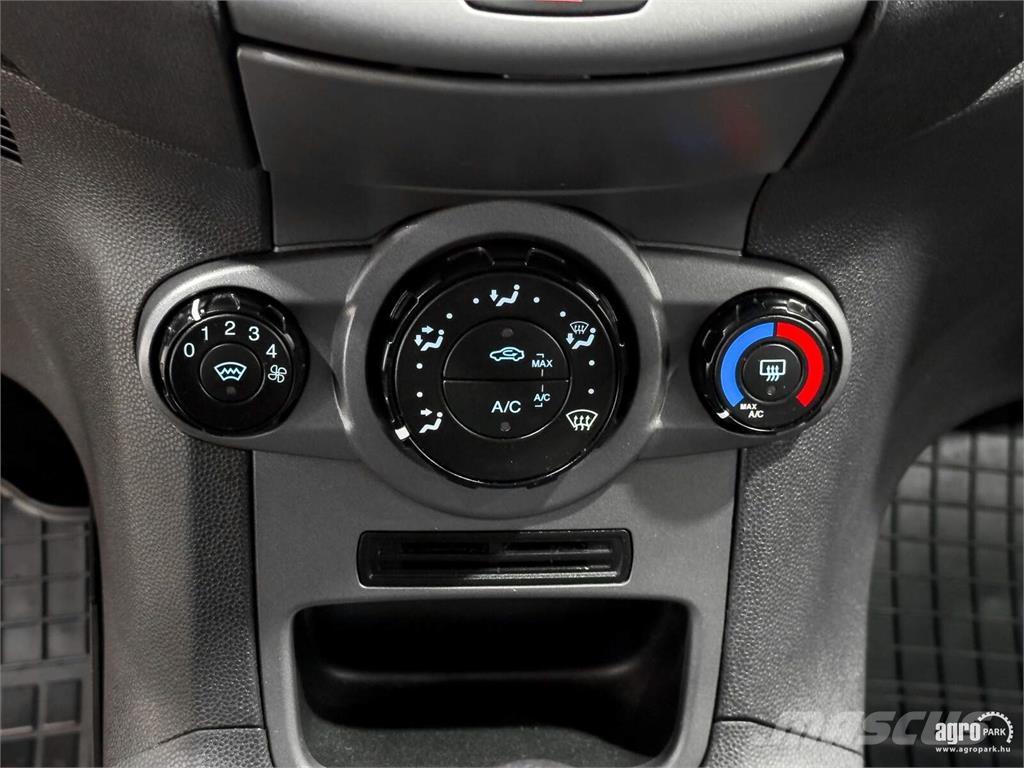 Ford Fiesta Automobily