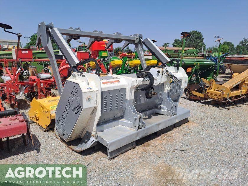  Black Grizzly Traktory