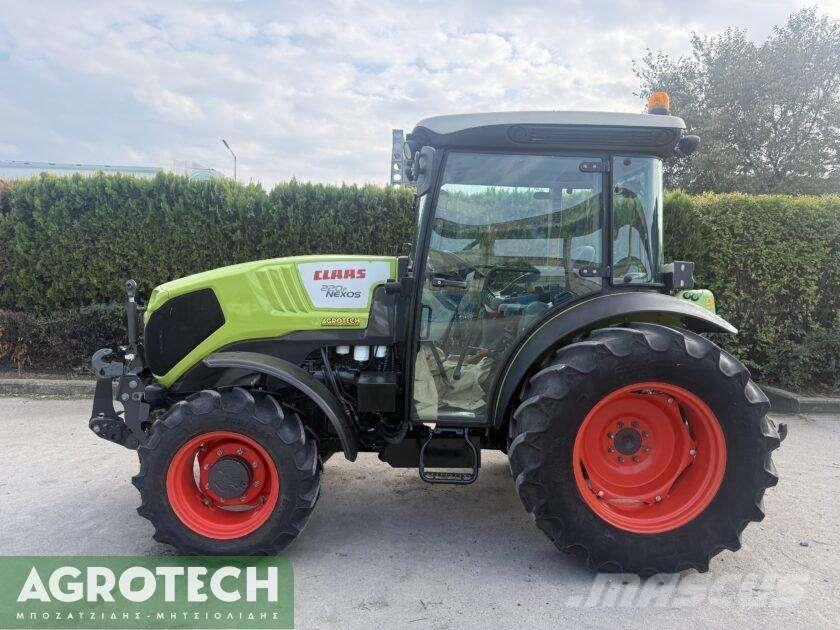 CLAAS NEXOS 220F Traktory