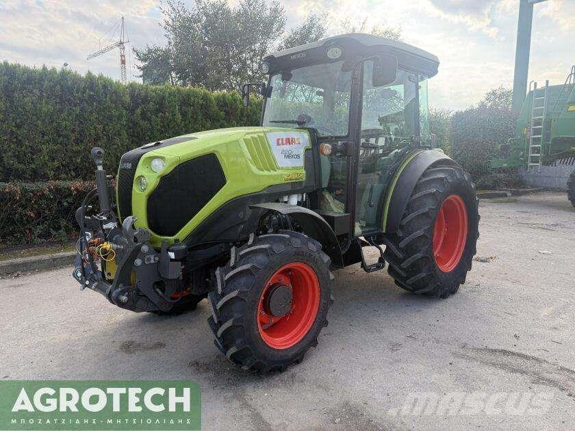 CLAAS NEXOS 220F Traktory