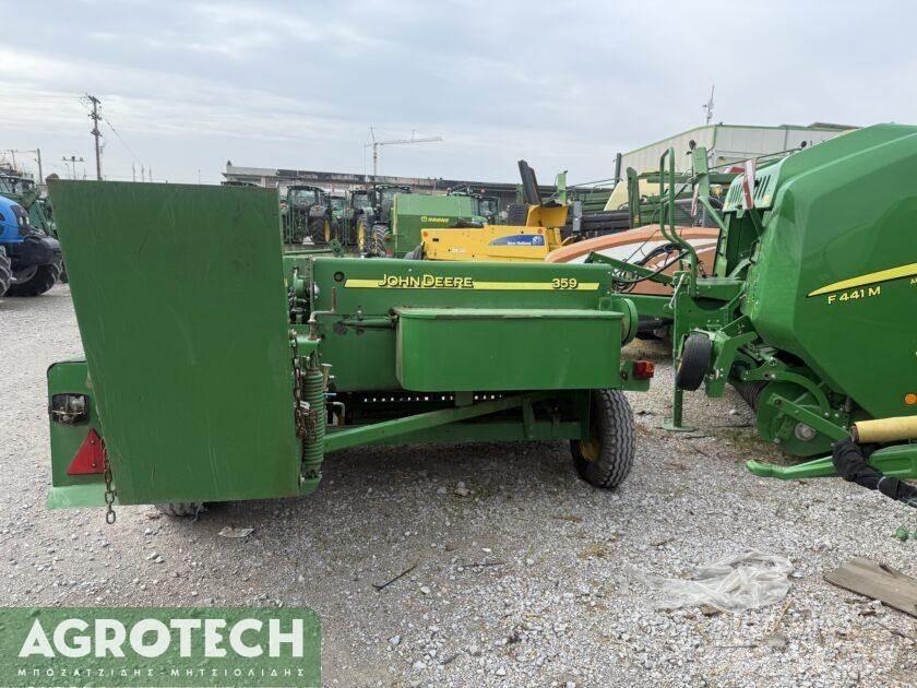 John Deere 359 Traktory