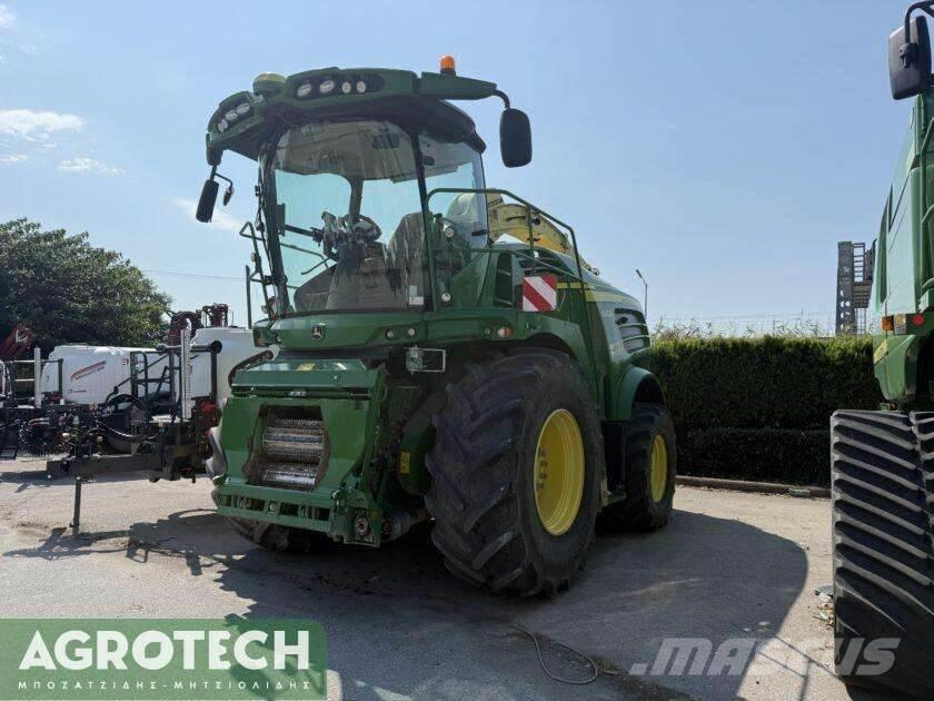 John Deere 8300 Traktory