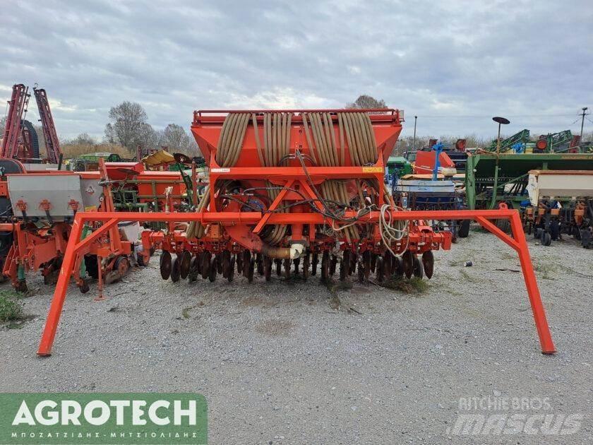 Kuhn VENTA LC 3500 Traktory