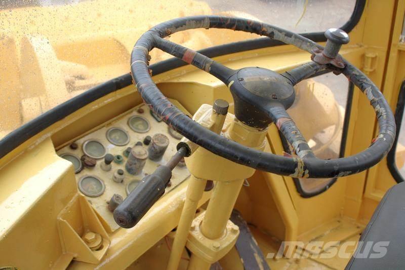 CAT 966 C Kolesové nakladače