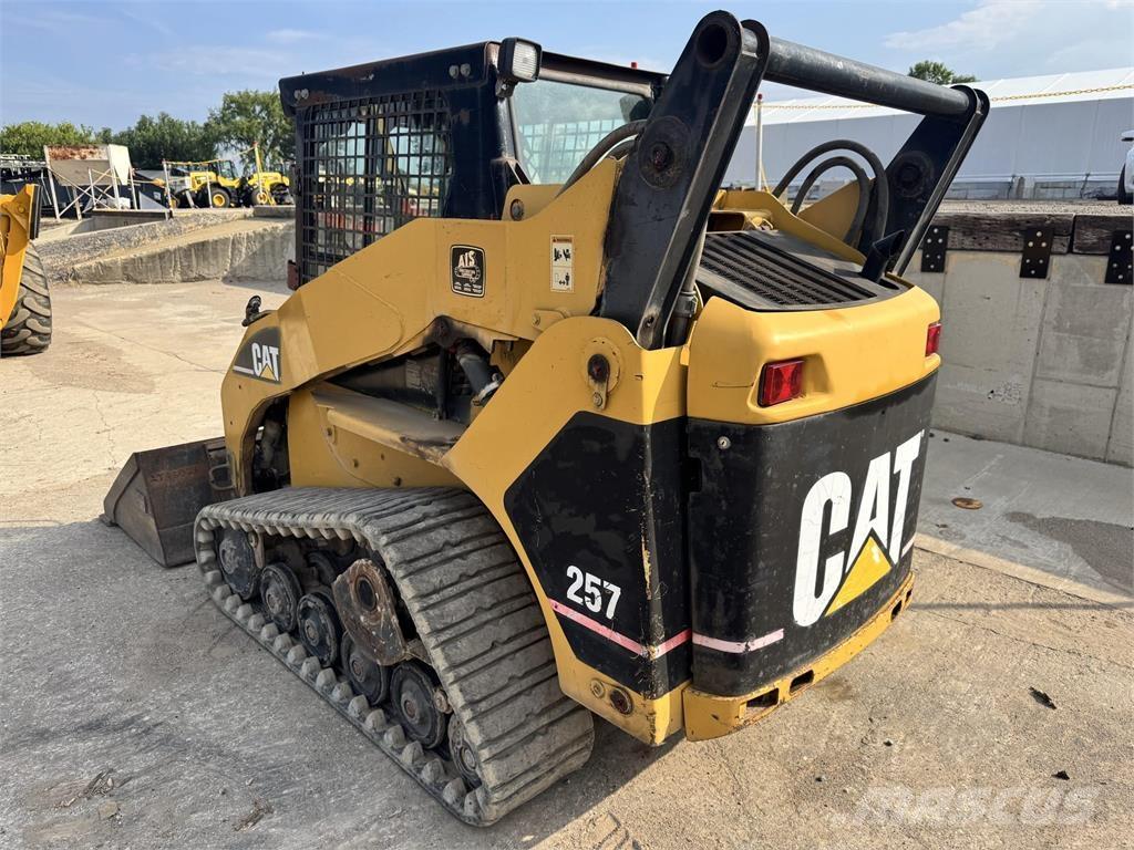 CAT 257 Šmykom riadené nakladače