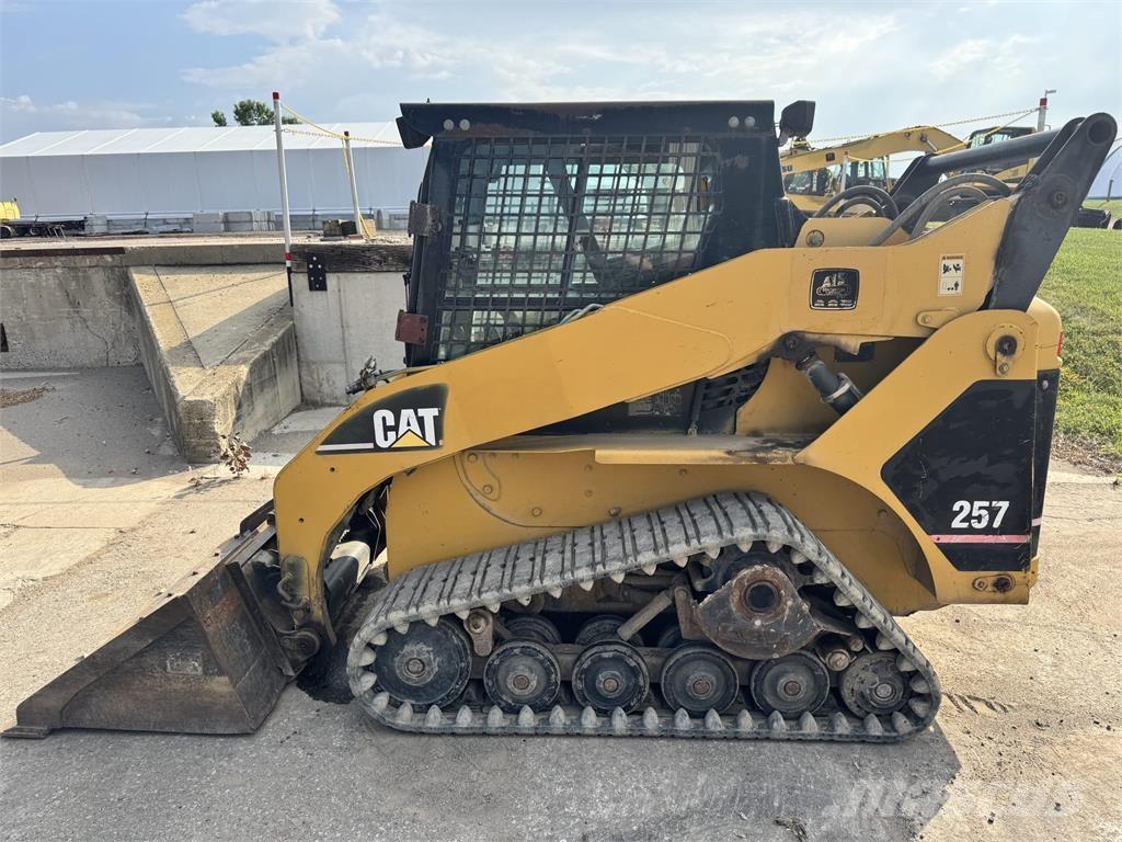 CAT 257 Šmykom riadené nakladače