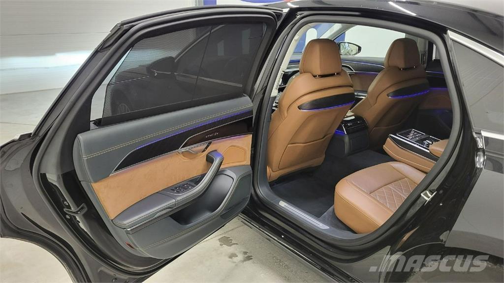 Audi A8 Automobily