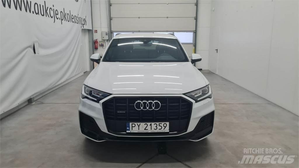 Audi Q7 Automobily