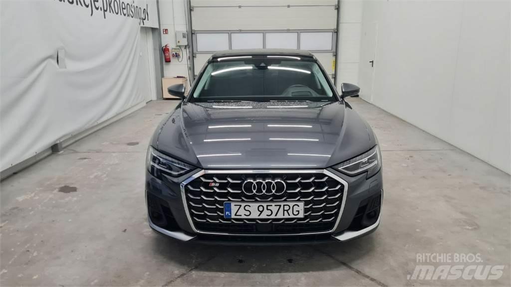 Audi S8 Automobily