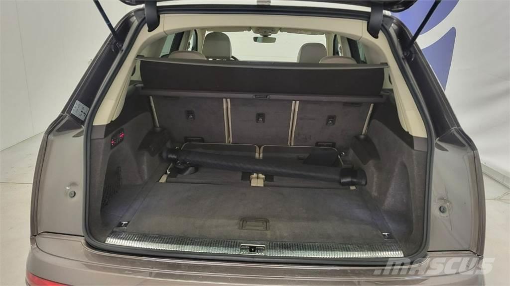Audi SQ7 Automobily