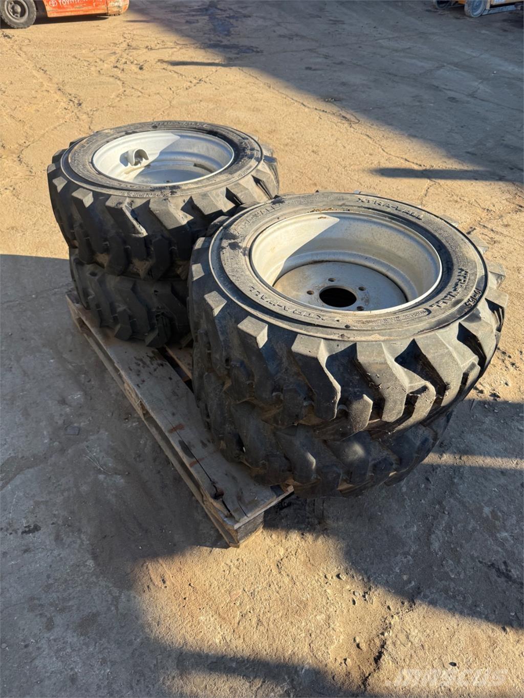  10-16.5 Pneumatiky, kolesá a ráfiky