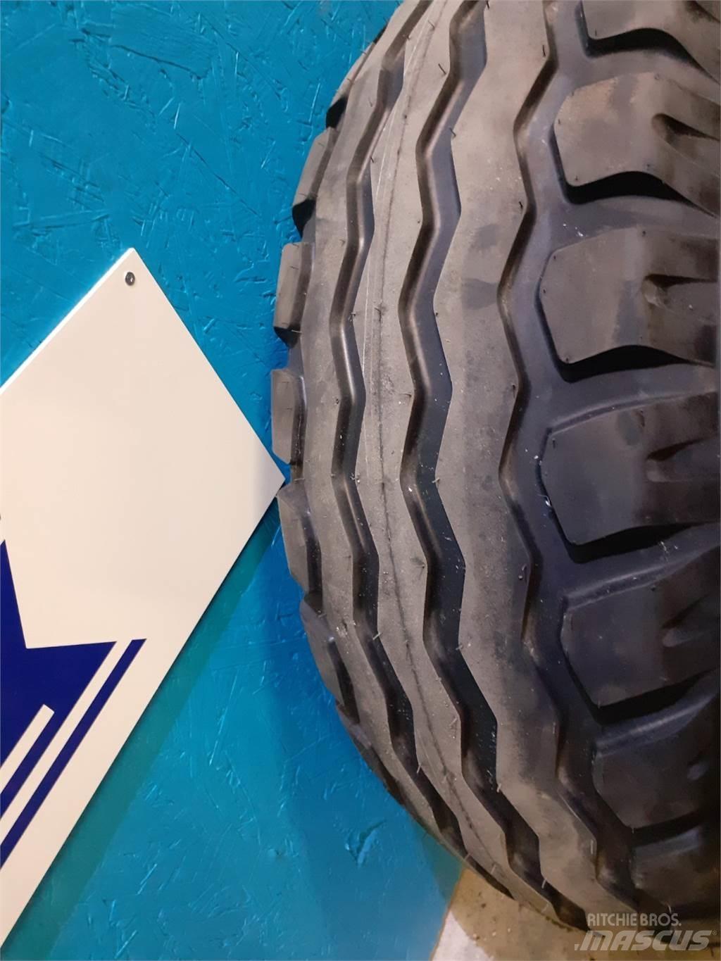  15.3 260/75-15.3 Pneumatiky, kolesá a ráfiky
