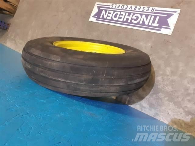  16 7.50-16 Pneumatiky, kolesá a ráfiky