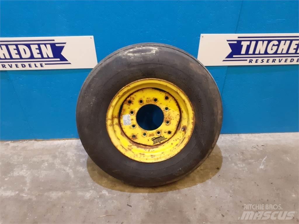  16 7.50-16 Pneumatiky, kolesá a ráfiky