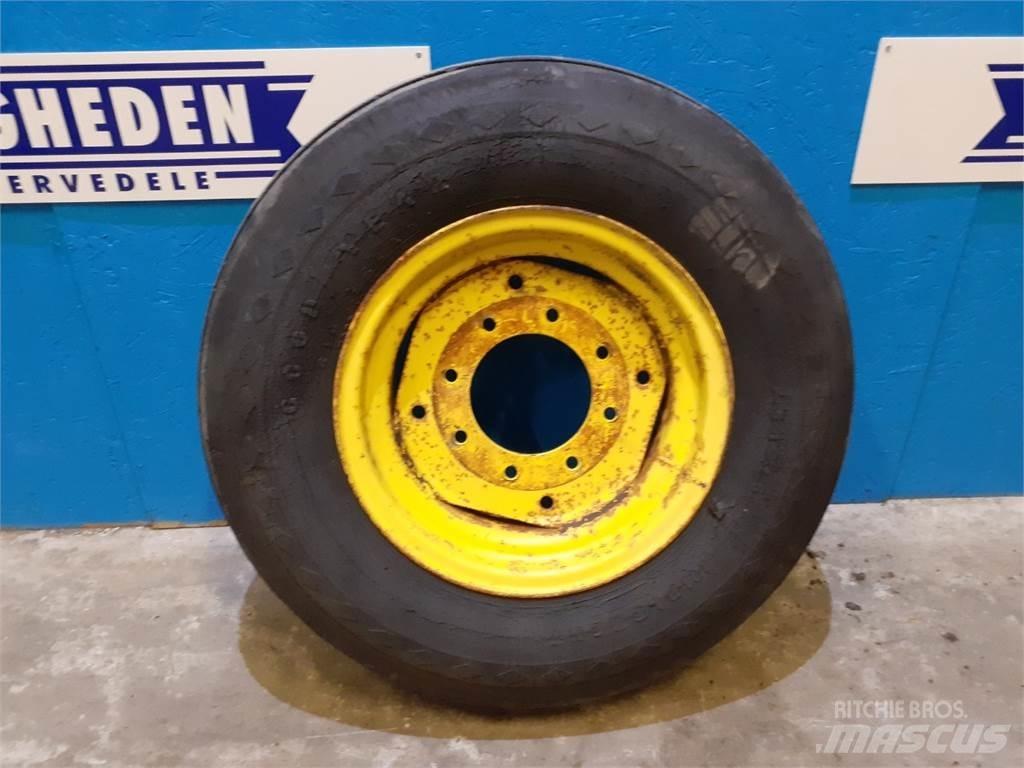  16 7.50-16 Pneumatiky, kolesá a ráfiky