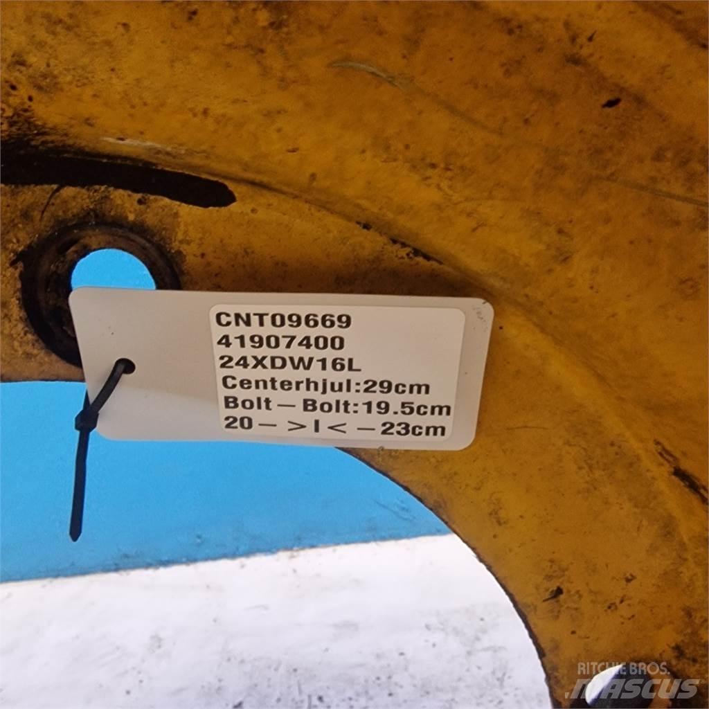  24 24xDW16L Pneumatiky, kolesá a ráfiky