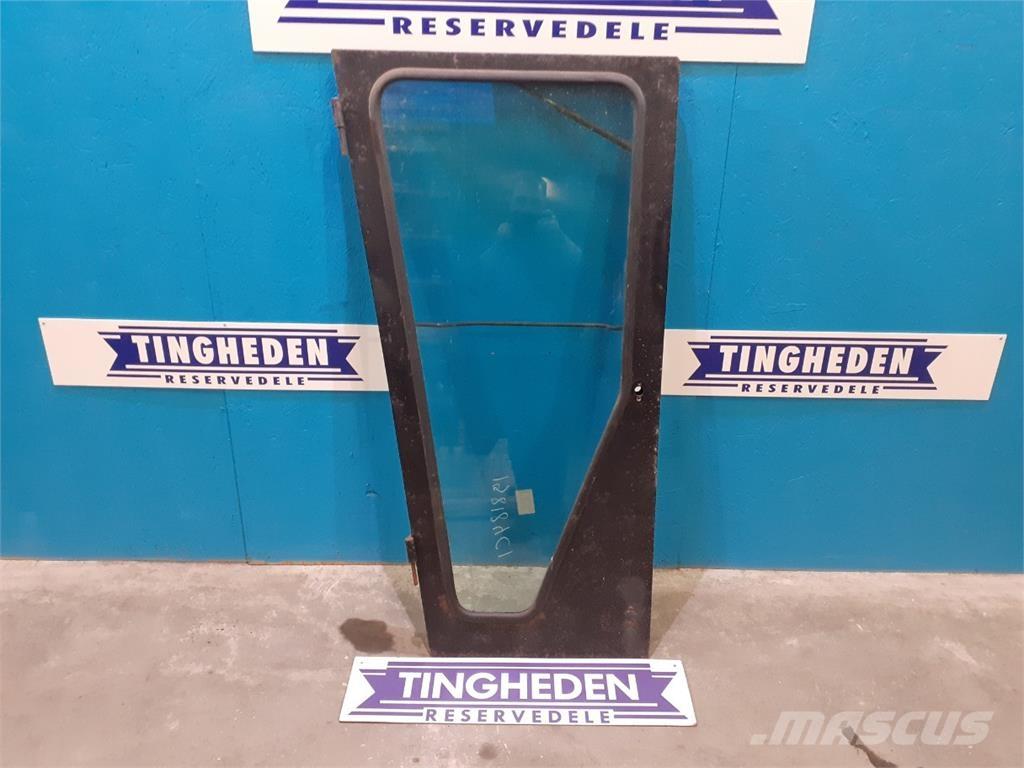 CASE 1620 Kabíny a interiér