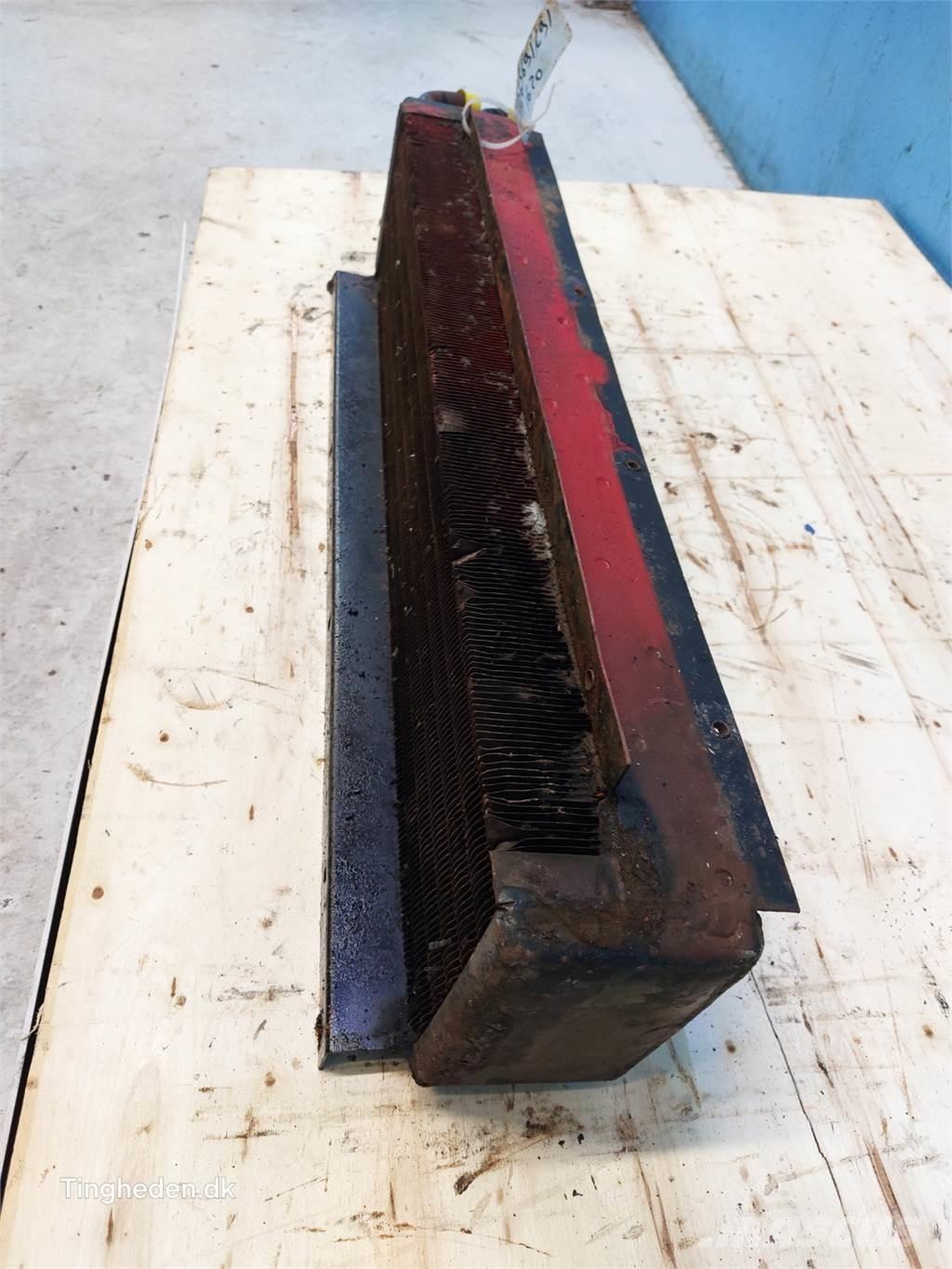 CASE 1620 Radiátory