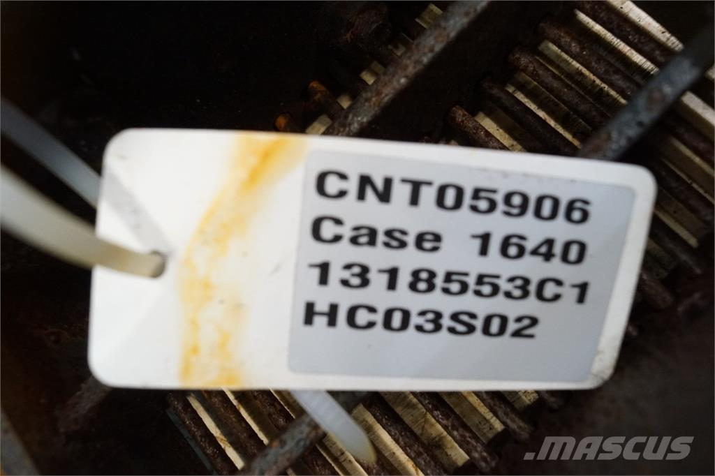 CASE 1640 Príslušenstvo a náhradné diely ku kombajnom