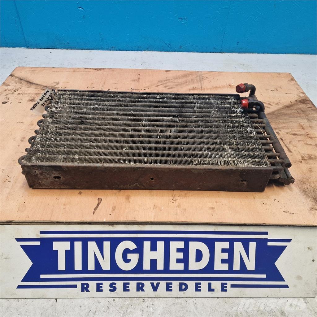 CASE 7130 Radiátory