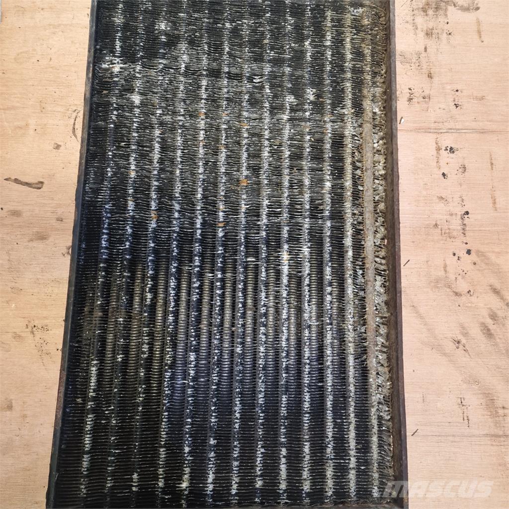 CASE 7130 Radiátory