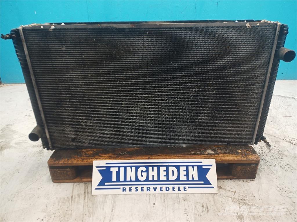 CASE 8010 Radiátory