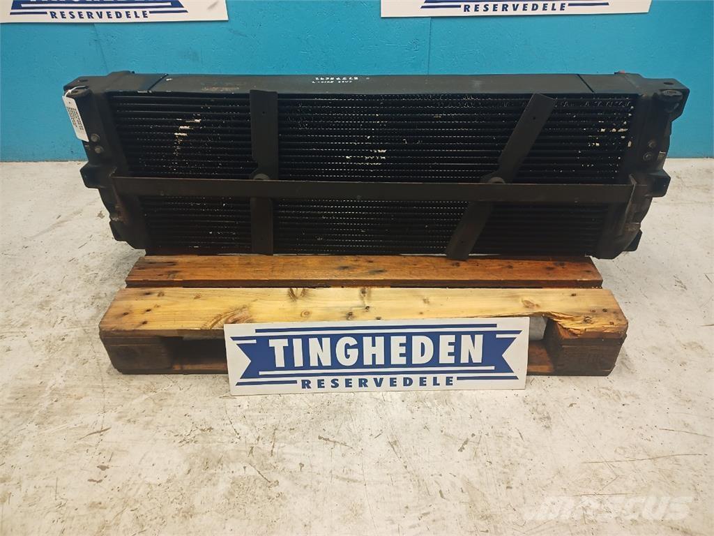 CASE 8010 Radiátory