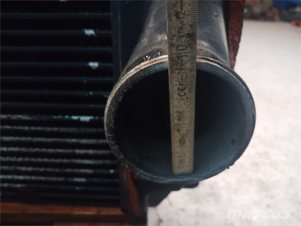 CASE 8010 Radiátory