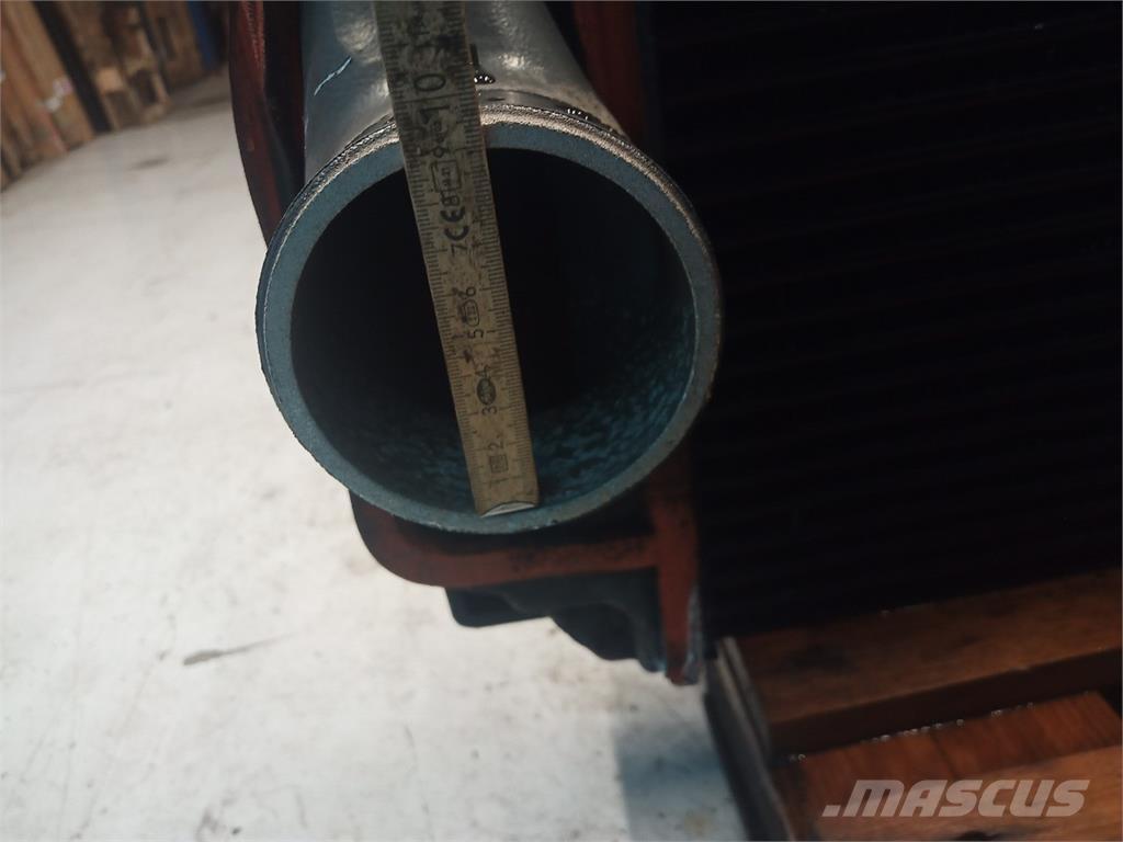 CASE 8010 Radiátory