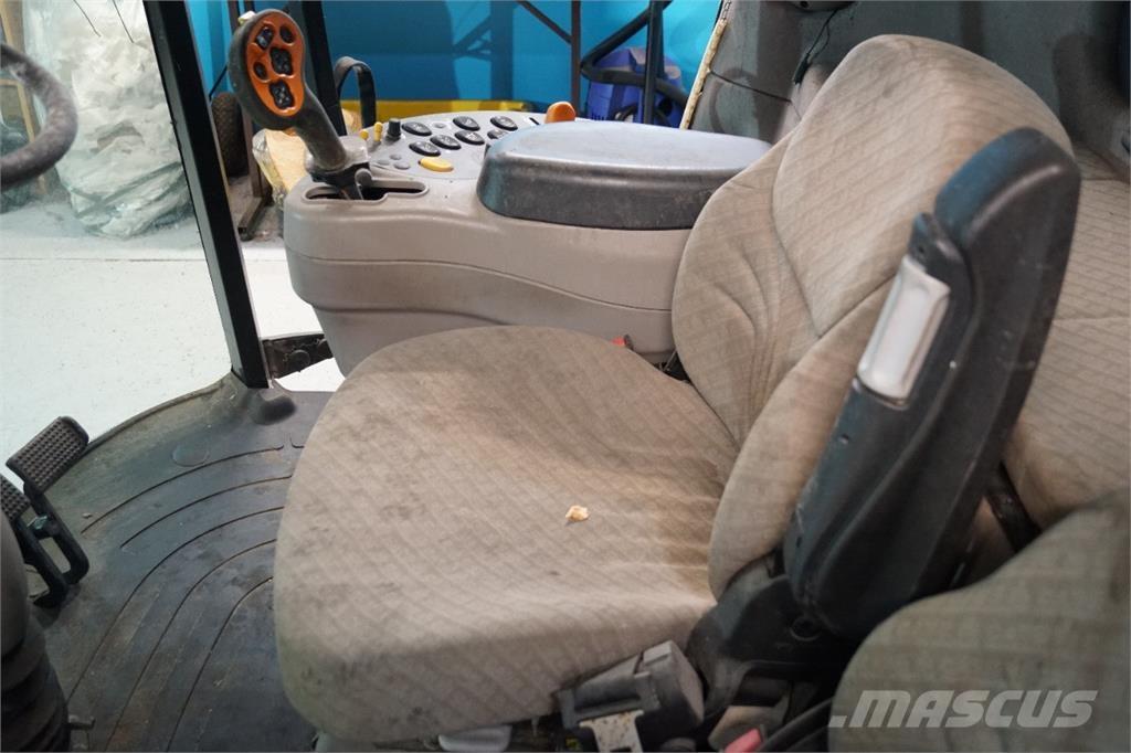 CASE 8010 Kabíny a interiér