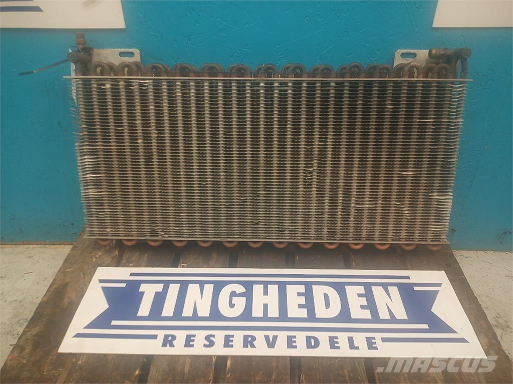 CASE CF80 Radiátory