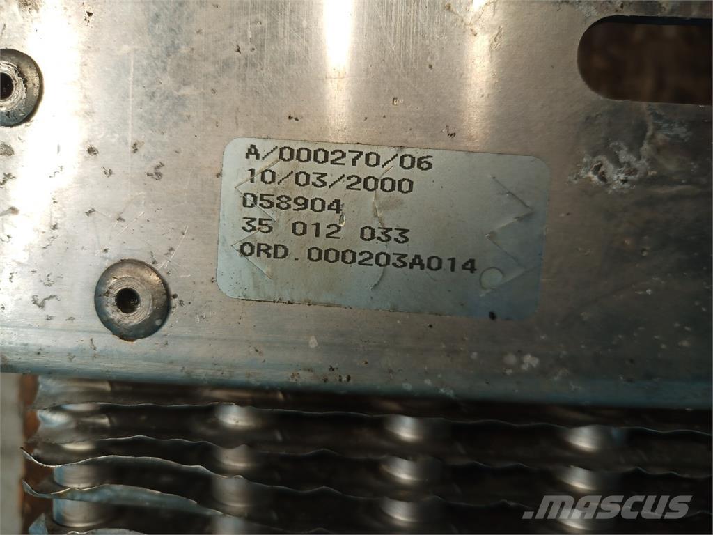 CASE CF80 Radiátory