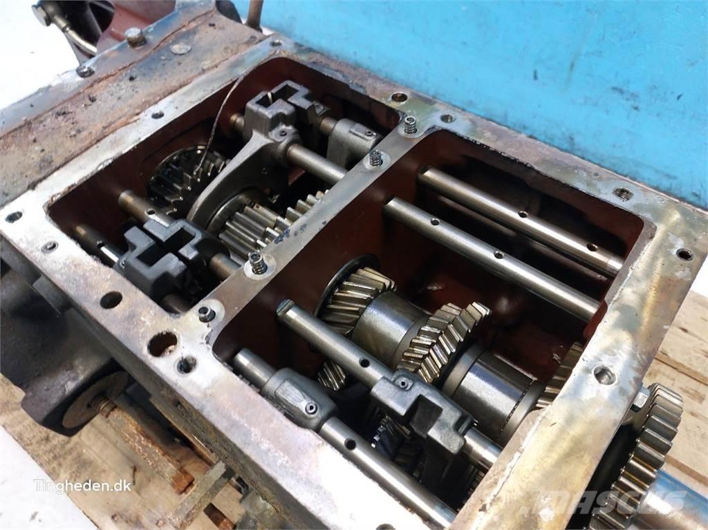 CASE Farmall 95A Prevodovka