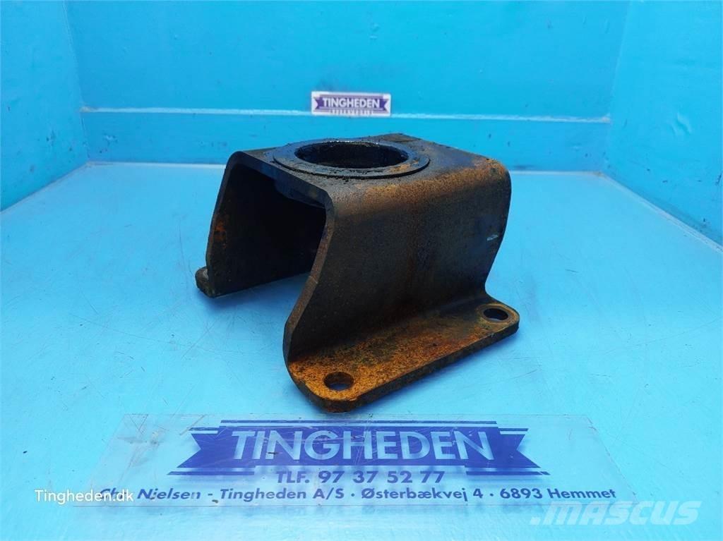 CASE Farmall 95A Kabíny a interiér
