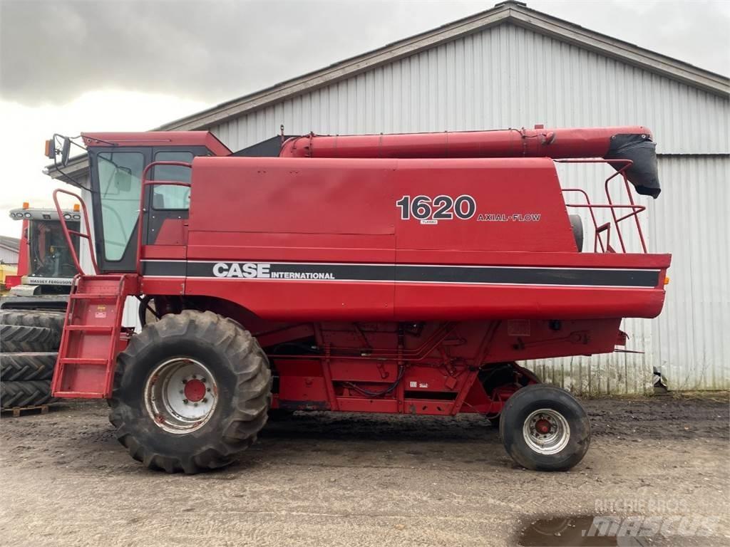Case IH 1620 Kombinované zberacie stroje