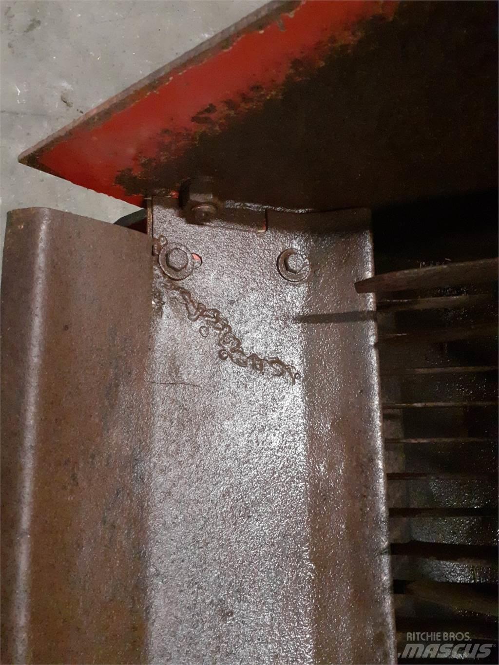Case IH 1640 Príslušenstvo a náhradné diely ku kombajnom