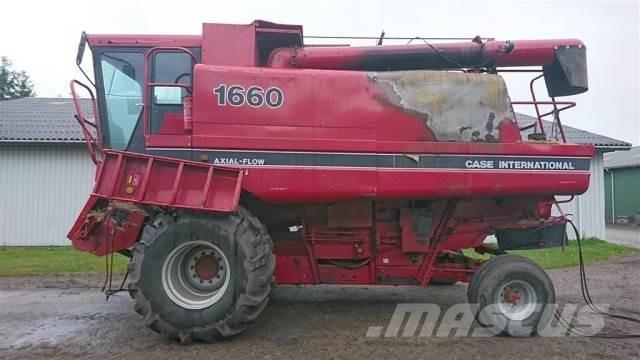 Case IH 1660 Kombinované zberacie stroje