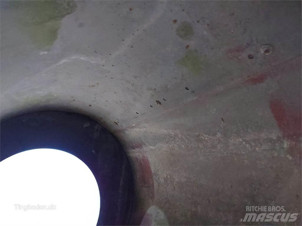 Case IH 1660 Posýpače soli a piesku