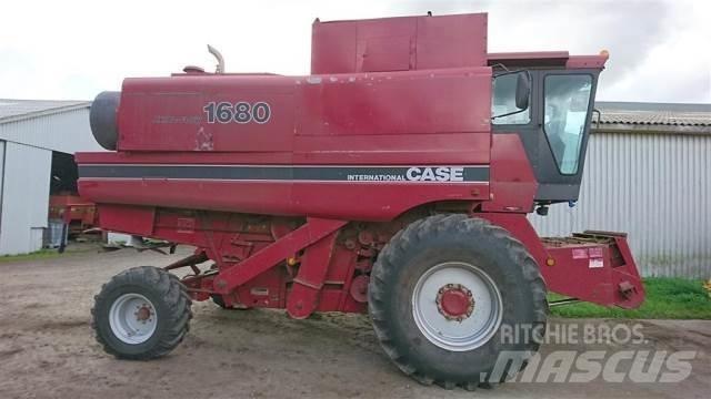 Case IH 1680 Kombinované zberacie stroje