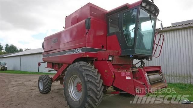 Case IH 1680 Kombinované zberacie stroje