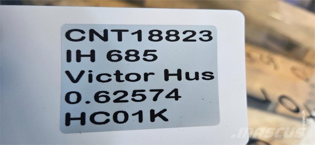 Case IH 685 Kabíny a interiér