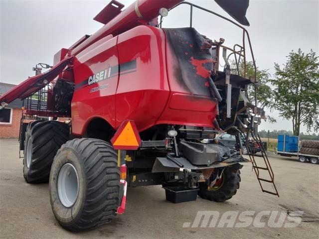 Case IH 8010 Kombinované zberacie stroje
