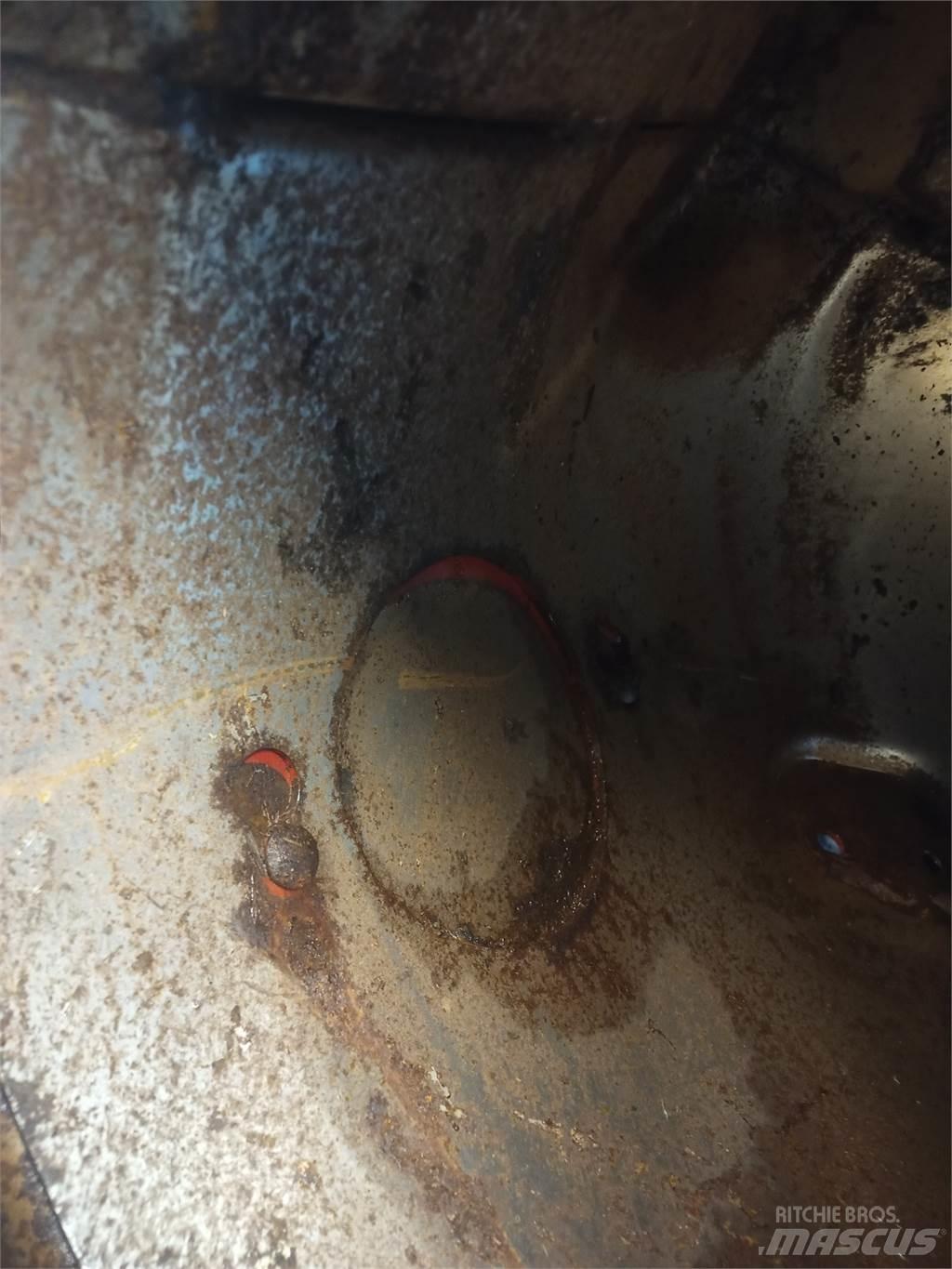 Case IH 8010 Príslušenstvo a náhradné diely ku kombajnom