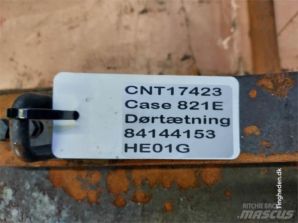 Case IH 821E Kabíny a interiér
