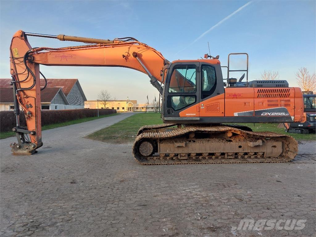 Doosan DX255LC-5 Pásové rýpadlá