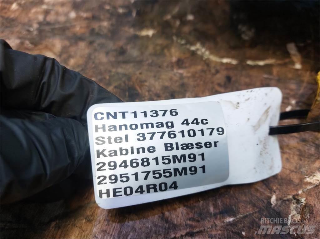  Hannonag 44C Kabíny a interiér