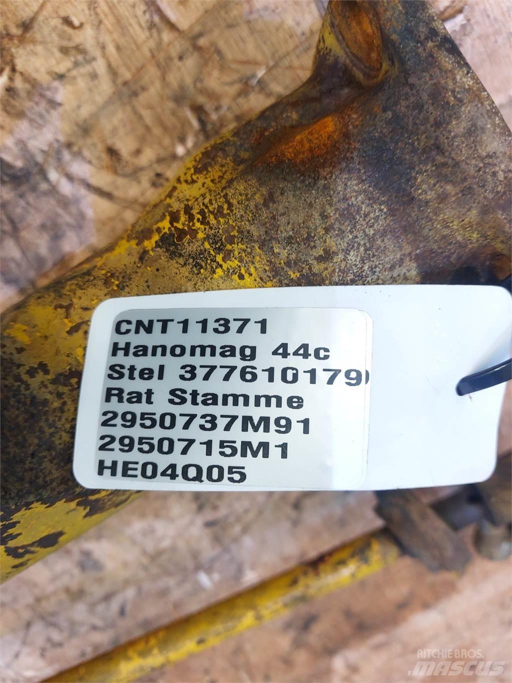  Hannonag 44C Kabíny a interiér